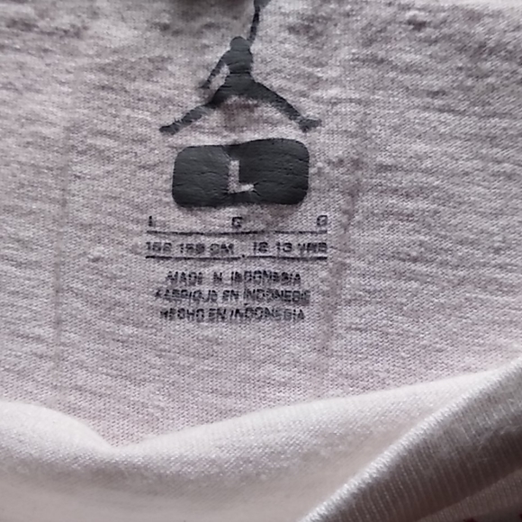 White and fuchsia pink Nike shirt - Picture 2 of 4